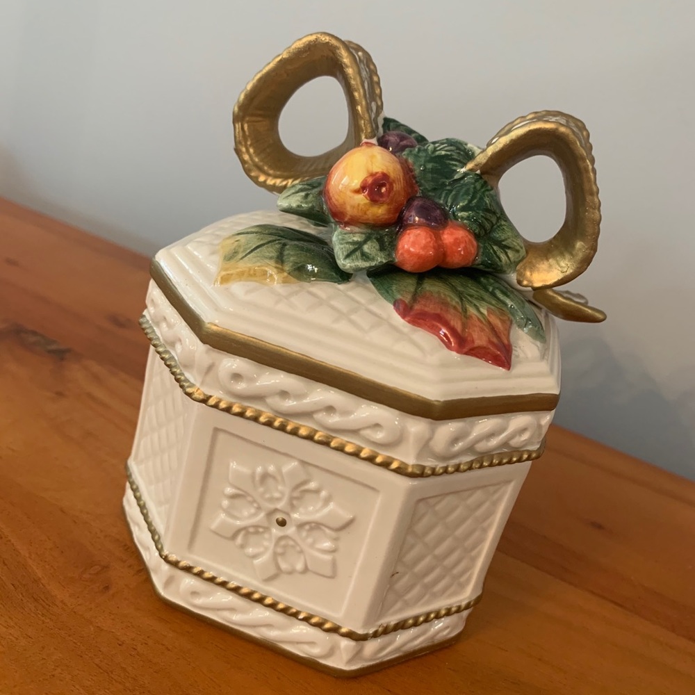 Fitz & Floyd Snowy Woods Lidded Box
